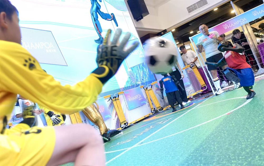 gumanoid tsinghua k1 otkryvaet robo cup v torgovom — фото 1