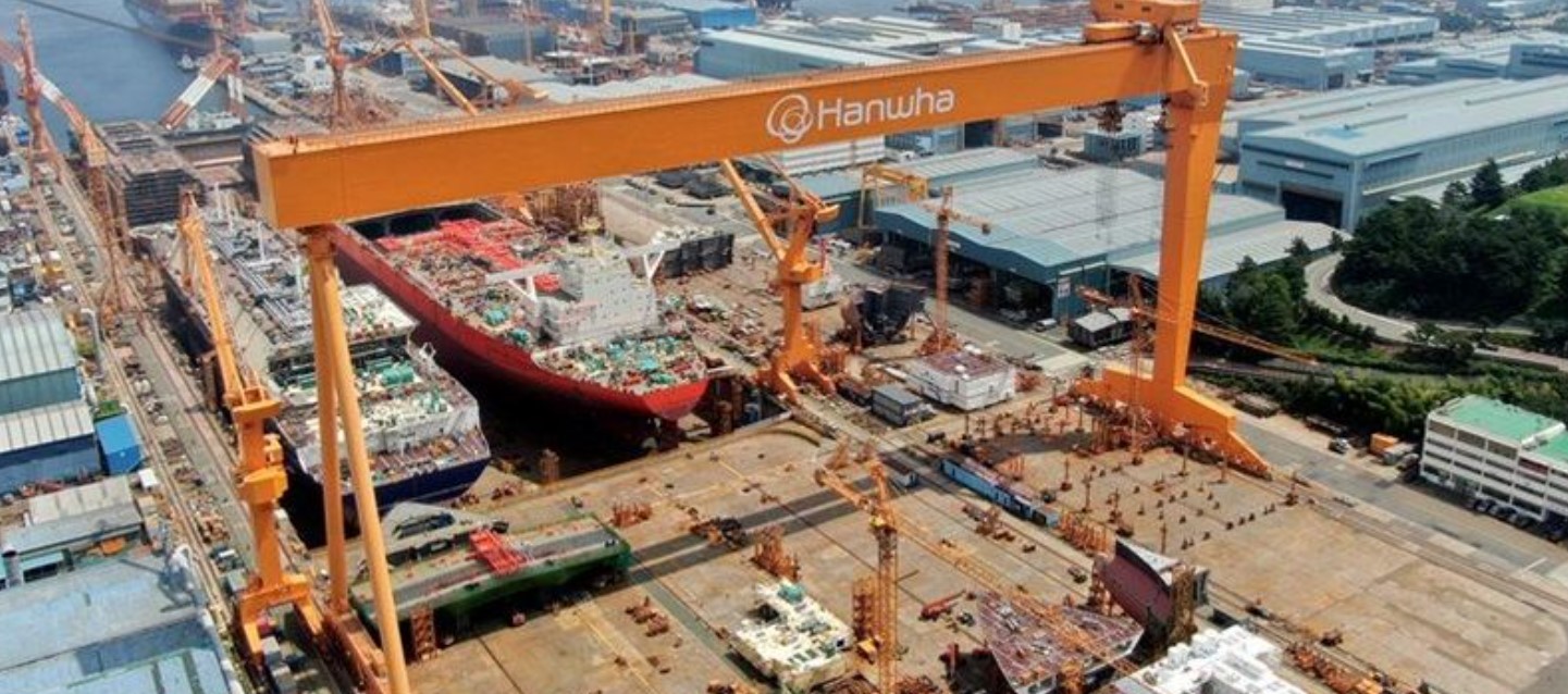 hanwha ocean ispytyvaet chelovekopodobnogo robota — фото 1