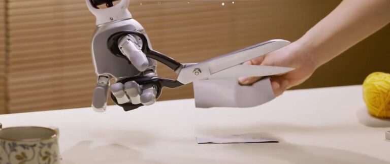Роботизированная кисть Revo3 от BrainCo
